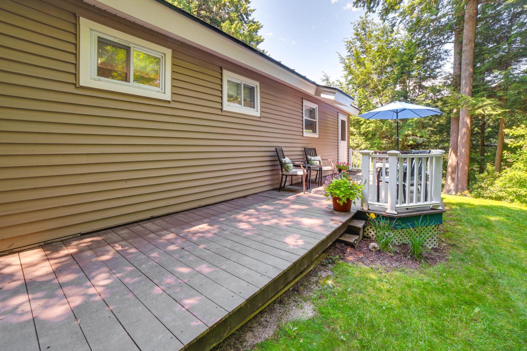 Breathtaking Newbury Cottage With Deck On Chalk Pond Bagian luar foto