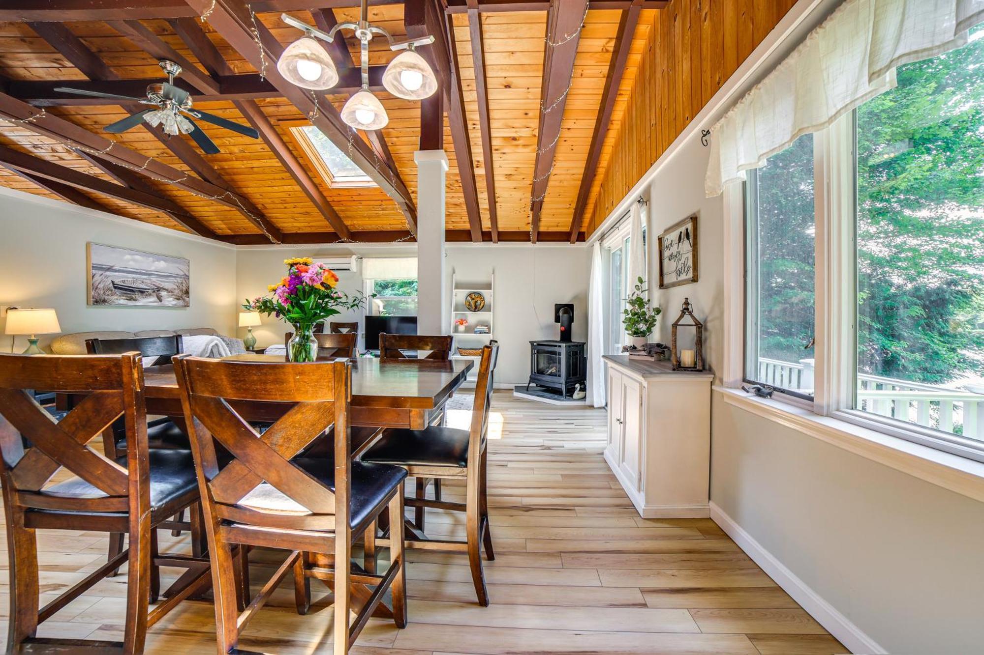 Breathtaking Newbury Cottage With Deck On Chalk Pond Bagian luar foto